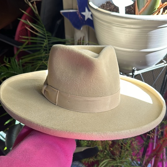 Wool Hat - Picture 3 of 9